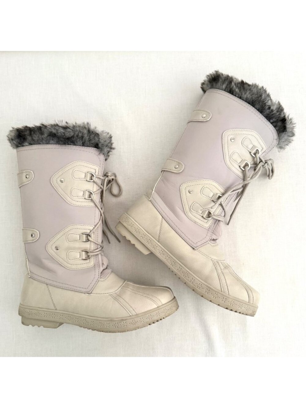Marley Winter Boots Size 8 Lace Up Light Gray Faux Fur Trim by JustFab